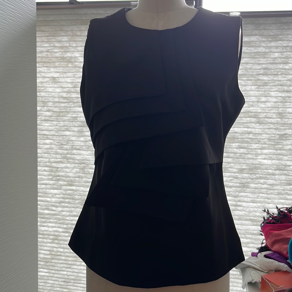 sleeveless black pleated top size M to L